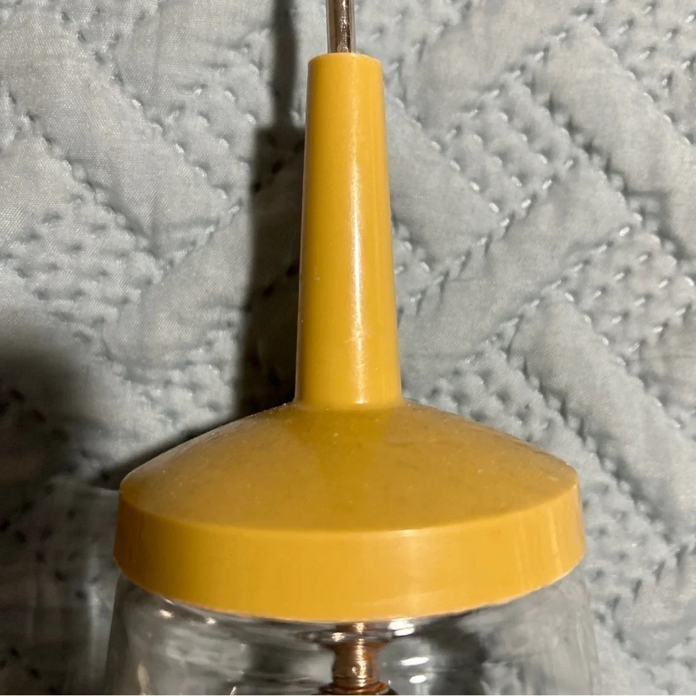 Vintage Federal Housewares Chicago Egg Beater Yellow/Glass Measure
